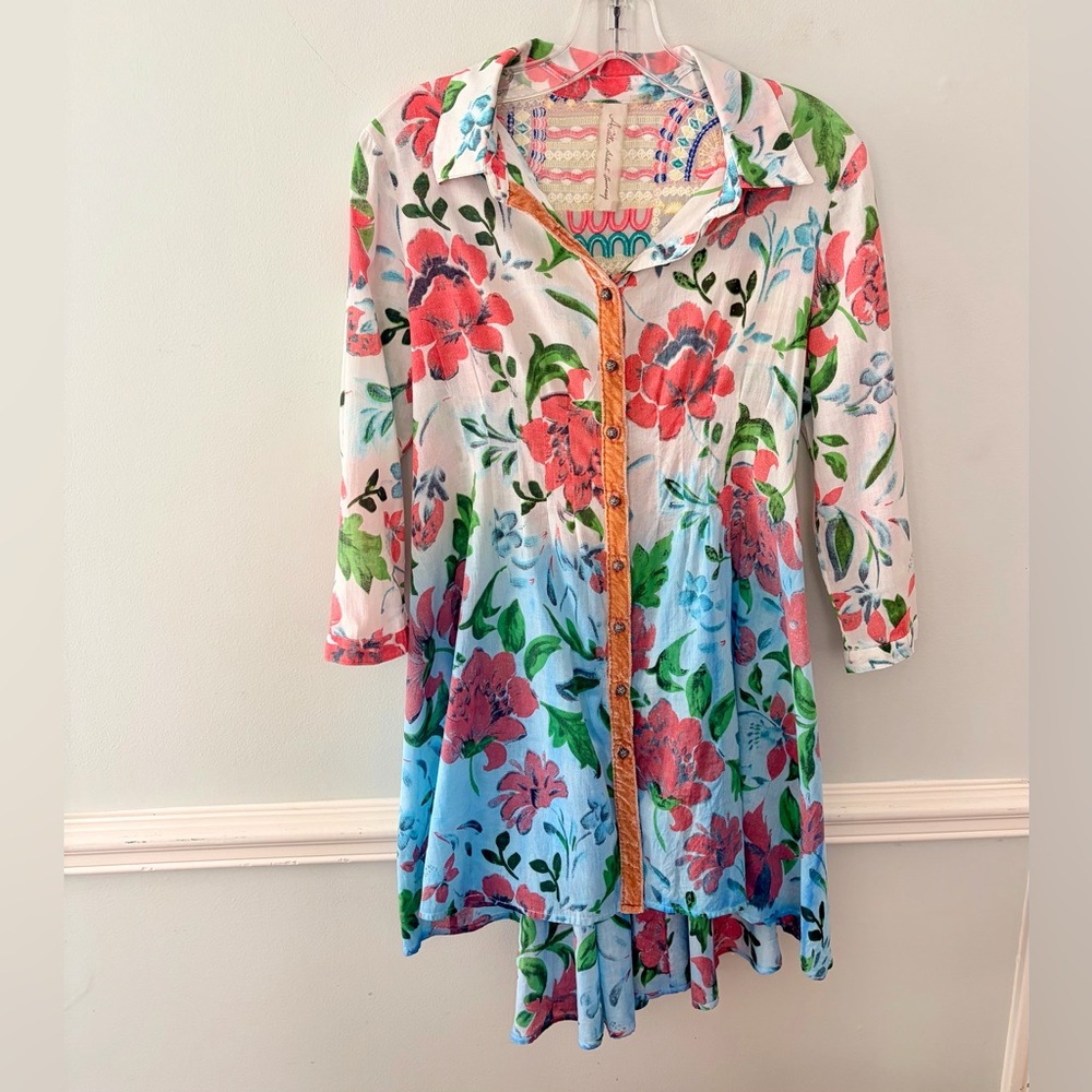 Aratta Silent Journey Tunic Top SZ S Blue Floral Flowy Embroidered Button Front